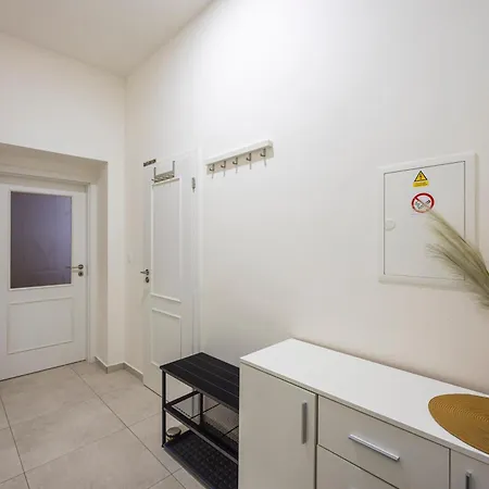 Petrska Cozy In The Center Of For Up To 4 Guests شقة *