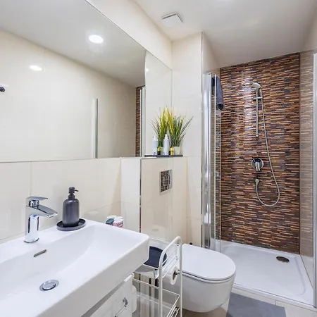 Petrska Cozy In The Center Of For Up To 4 Guests براغ
